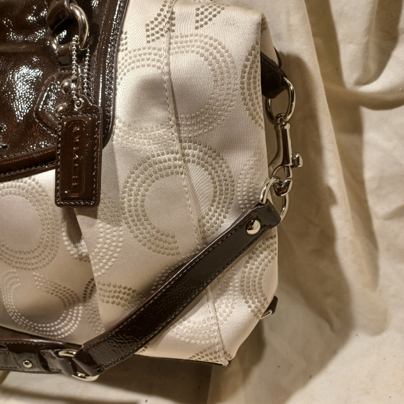 Coach Ashley - Picture 4 of 10